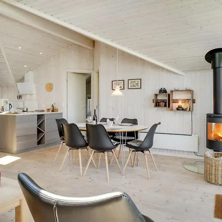 Holiday home Holiday Diertje - 10m From The Sea In Funen By Interhome