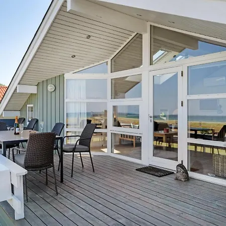 Holiday home Holiday Diertje - 10m From The Sea In Funen By Interhome